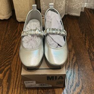 Mia Womens Uliana Silver Ballet Round Toe Flats Mary Janes Shoes New size 7.5
